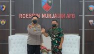 Permalink ke Kunjungan Ke Lanud Roesmin Norjadin Pekanbaru, Irjen M Iqbal Mendapat Cinderamata Spesial Komandan Lanud RSN Permalink ke Kunjungan Ke Lanud Roesmin Norjadin Pekanbaru, Irjen M Iqbal Mendapat Cinderamata Spesial Komandan Lanud RSN
