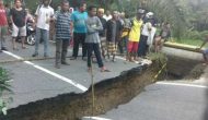 Permalink ke Kedalaman Lebih 2 Meter, Jalan Lintas Sumbar-Riau di Kuok Kampar Amblas