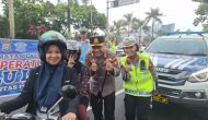 Permalink ke Kampanye Keselamatan Lalu Lintas, Kapolresta Pekanbaru Bagi Helm Gratis Kepada Anak-anak