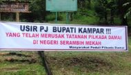 Permalink ke Terkait Pilkada, Pj Bupati Kampar Didemo  Dubalang, Spanduk Pengusiran Bertebaran