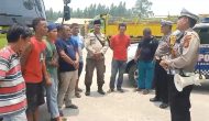 Permalink ke Cegah Pungli, Personil Polsek Tualang Sampaikan Himbauan Pencegahan Pungli Kepada Supir Truck.