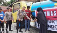 Permalink ke Krisis air Desa Bencana Lesung, Menyambut HUT Humas ke 72,Polda Riau Peka dan  Peduli Salurkan Air Bersih Ke Masyarakat.