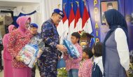Permalink ke Momen Haru Irjen Iqbal dan Istri Peluk Anak Personel Polairud Yang Gugur Dalam Bertugas