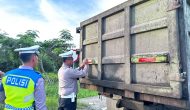 Permalink ke Minimalisir Kerawanan Laka Lantas, Satlantas Polres Siak Berikan Tanda Khusus Pada Kendaraan Yang Melintas