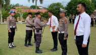 Permalink ke 40 Anggota Polres Kampar Berprestasi serta Berdedikasi Tinggi, Terima Penghargaan dari Kapolres Kampar