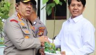 Permalink ke Kapolresta Pekanbaru Beri Hadiah Bibit Pohon Kepada Personel Yang Berulang Tahun, Dukung Program Penghijauan Kapolda Riau