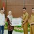 Bupati Kampar Salurkan Bantuan ATENSI Bagi Kelompok Rentan dan Eks Napi Bersama Kemensos RI Sentra Handayani