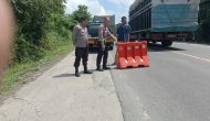 Permalink ke Personil Polsek Bandar Sei Kijang Atasi Kemacetan Akibat Mobil Rusak di Jalan Lintas Timur