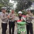 Polda Sumbar Bagikan 1.250 Bendera Merah Putih Sambut HUT RI Ke-80