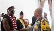 Permalink ke Momen Rapper Melly Mike Bertemu Dikha Bocah Pacu Jalur dan Beri Kado Permalink ke Momen Rapper Melly Mike Bertemu Dikha Bocah Pacu Jalur dan Beri Kado
