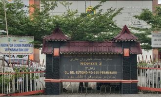 Permalink ke Dua Kali Dinonaktifkan, Nasib Kepsek SMKN 3 Pekanbaru Picu Tanda Tanya Publik