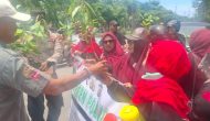 Permalink ke Polsek Dumai Timur Berikan Reward Bibit Pohon kepada Pendemo Baffer Zone Aliansi AMPIZONE.