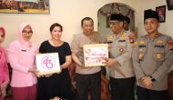 Permalink ke Peduli, Dua Personil Polres Kampar Yang Sakit di Jenguk Kapolres
