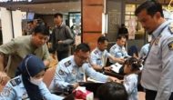 Permalink ke Eazy Passport Di Mal SKA Pekanbaru Diserbu Pemohon, Stafsus Menkumham Fajar Lase Ingatkan Jangan Salah Gunakan Paspor