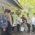 Sahabat Polisi Indonesia DPW Riau Dampingi Polsek Tambang Lakukan Jumat Berkah Dengan Berbagi Sembako Kepada Warga Tak Mampu