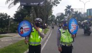 Permalink ke Jelang PSBB Satlantas Polresta Pekanbaru Sosisalisasikan Pakai Masker dan Tak Boleh Boncengan