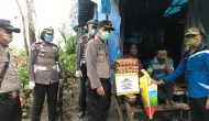 Permalink ke Kakek Legimin Terharu Hingga Meneteskan Air Mata Terima Paket  Sembako Dari Kapolres Siak