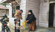 Permalink ke Bhabinkamtibmas dari Polsek Siak Hulu Brigadir David Gusmanto Bantu Warga Terdampak Covid-19