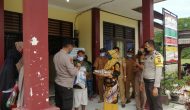 Permalink ke Kapolsek Tapung Kembali Berbagi Sembako Untuk Warga Terdampak Covid-19 di Desa Pelambaian