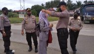 Permalink ke Polsek Tapung Hari ini Bagikan 500 Masker Kepada Masyarakat