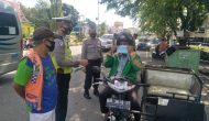 Permalink ke Selain Beri Himbauan Penerapan Protokol Kesehatan, Anggota Polres Kampar Juga Bagikan Masker