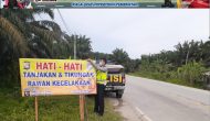 Permalink ke Tekan Laka Lantas Satgas Preventif Ops Zebra Lancang Kuning Satlantas Pelalawan Pasang Spanduk Daerah Rawan Kecelakaan
