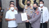 Permalink ke Kompetisi Sepak Bola Diizinkan, Kapolri Ingatkan Komitmen Penegakan Prokes Permalink ke Kompetisi Sepak Bola Diizinkan, Kapolri Ingatkan Komitmen Penegakan Prokes