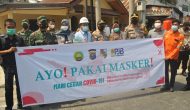 Permalink ke Polsek Tenayan Raya Berikan Masker Gratis dan Penerapan Prokes Bagi Pengguna Jalan