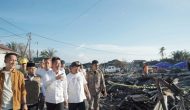 Permalink ke Didampingi Ketua PKK, Bupati Rohil Tinjau Korban Kebakaran Rumah Di Pujud