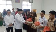 Permalink ke Peduli Barbagi,SMAN 8 Pekanbaru Salurkan 612 Paket Ramadhan Pada Siswa Kurang Mampu,, Warga Sekitar dan Panti Asuhan