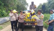 Permalink ke Menempuh Medan Ekstrem, Kapolsek Dumai Barat  AKP Syahrizal, S, E, M, H ,M Si Mengantar Bantuan Berupa Paket Sembako