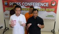 Permalink ke Ditresnarkoba Polda Riau Gerebek Rumah di Pangeran Hidayat Pekanbaru, Puluhan Butir Pil Extasi di Amankan