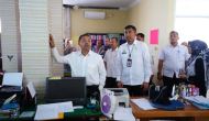Permalink ke Gubernur Riau Sidak RSUD Arifin Achmad, Soroti Lamanya Proses Diagnosis Pasien Permalink ke Gubernur Riau Sidak RSUD Arifin Achmad, Soroti Lamanya Proses Diagnosis Pasien