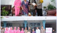 Permalink ke Anjangsana Wakapolda Riau ke Rumah KBP (P) M.S. Marolop Marbun dalam Rangka Hari Bhayangkara ke-78 Permalink ke Anjangsana Wakapolda Riau ke Rumah KBP (P) M.S. Marolop Marbun dalam Rangka Hari Bhayangkara ke-78