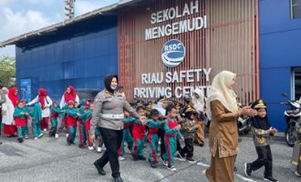 Permalink ke Polantas Karib Tanamkan Budaya Tertib dan Cinta Lingkungan Sejak TK, 114 Anak Jadi Polisi Sahabat Jalan Raya