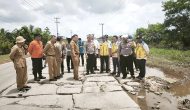 Permalink ke Polda Riau Temukan Dua Titik Jalan Rusak Parah di Lintas Timur Sumatera Permalink ke Polda Riau Temukan Dua Titik Jalan Rusak Parah di Lintas Timur Sumatera