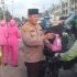 Keluarga Besar Polsek Siak Hulu Berbagi 50 Takjil Kepada Pengguna Jalan Raya Tertib Berlalu Lintas