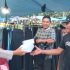 Polsek Tampan Jum’at Berbagi Bulan Ramadhan Memberikan Takjir dan Nasi Kotak Untuk Berbuka Puasa Terhadap Para Pedagang